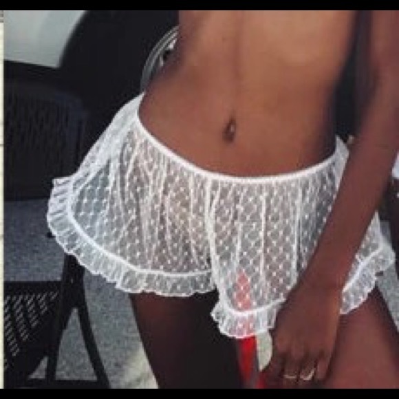 Delicate Lace Shorts Coverup - Picture 4 of 7